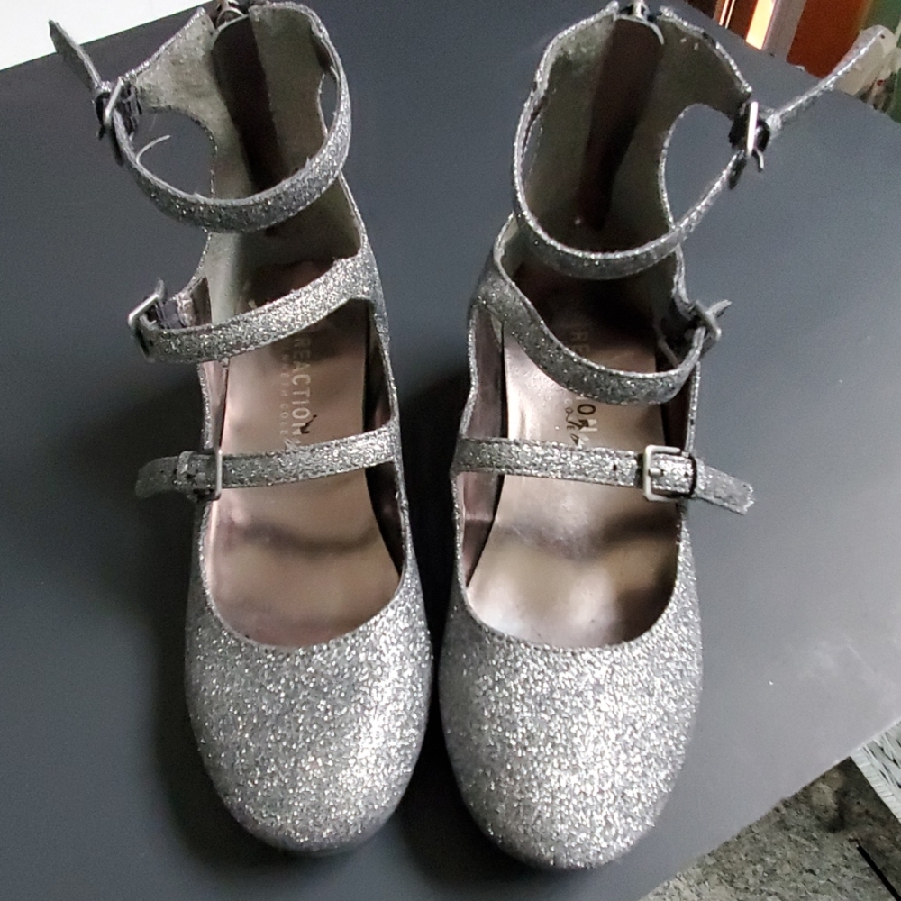 Shoes - Picture 4 of 4